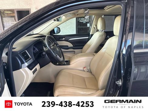 Used 2019 Toyota Highlander XLE FWD image 14