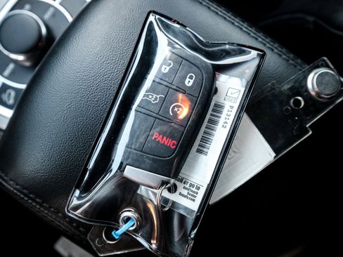 Used 2022 Jeep Grand Cherokee Laredo X AWD/4WD image 36