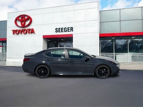 Used 2025 Toyota Camry Hybrid image 2