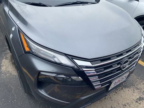 Used 2025 Nissan Rogue SV image 3