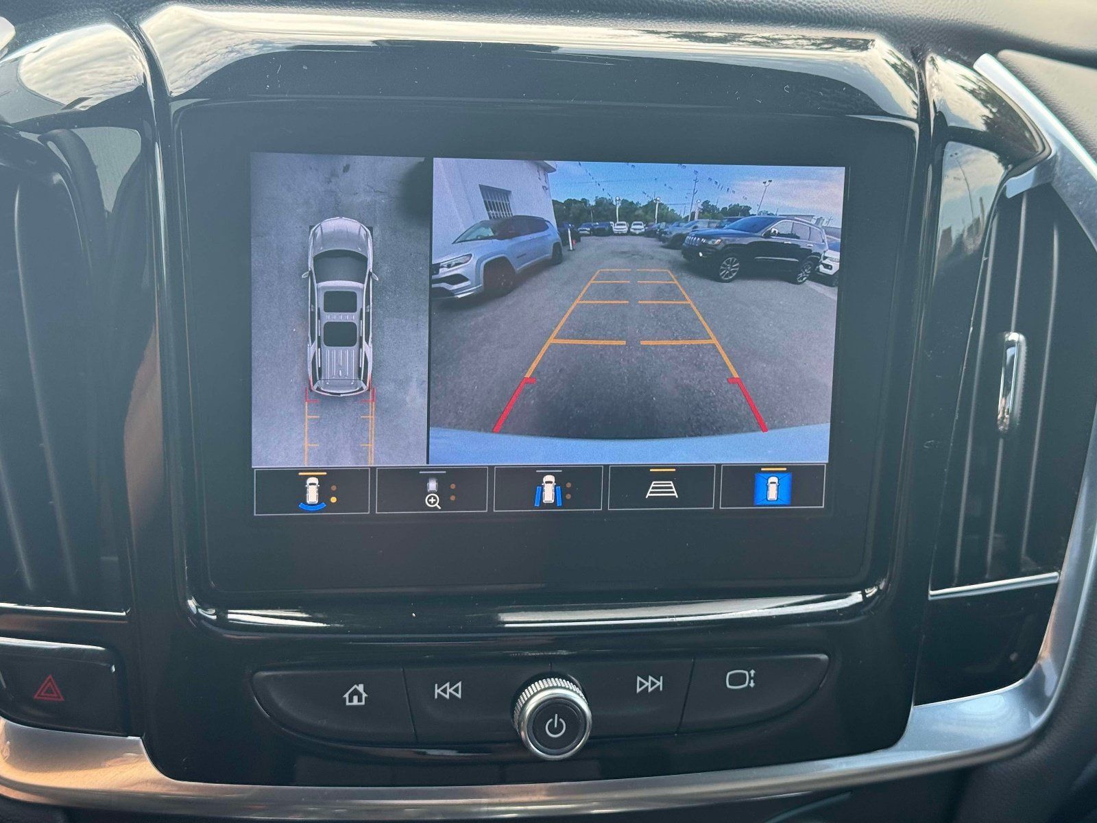 Used 2023 Chevrolet Traverse RS AWD/4WD image 27