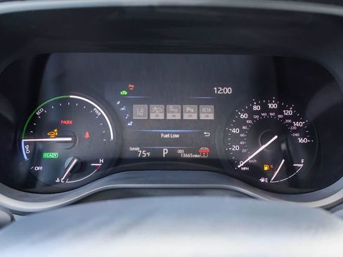 Used 2025 Toyota Sienna XLE FWD image 14