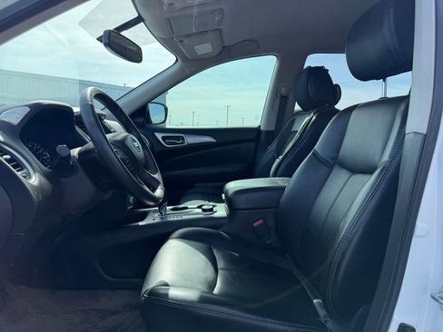 Used 2017 Nissan Pathfinder SL w/ Trailer Tow Package image 12