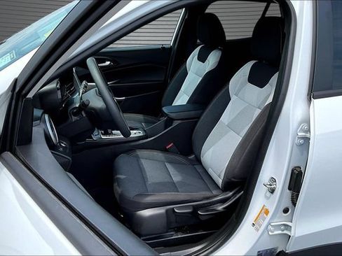 Used 2026 Chevrolet Trax LS w/ LS Convenience Package FWD image 19