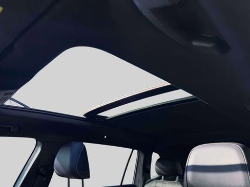 Used 2022 Volkswagen Tiguan SEL R-Line image 25