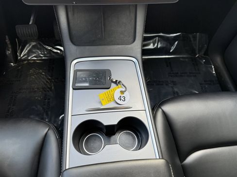 Used 2023 Tesla Model Y Long Range image 31