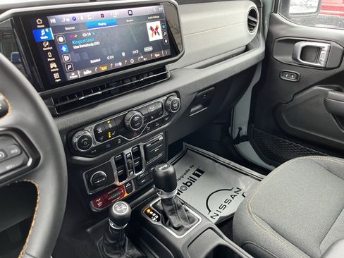 Used 2024 Jeep Wrangler Unlimited image 26