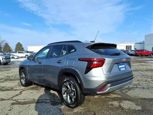 Used 2024 Chevrolet Trax LT image 5