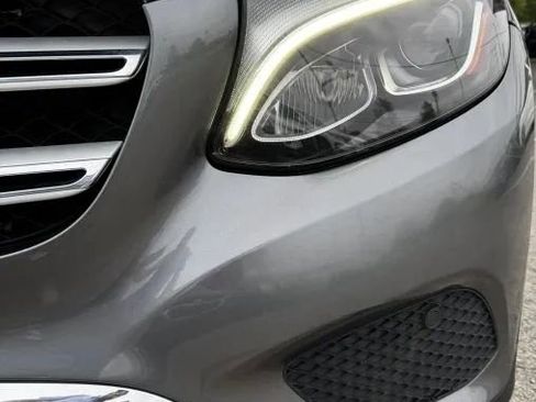 Used 2019 Mercedes-Benz GLC 300 4MATIC w/ Multimedia Package image 9