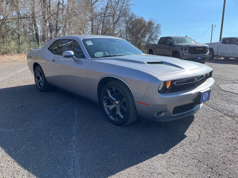 Used 2017 Dodge Challenger SXT w/ Sound Group image 7