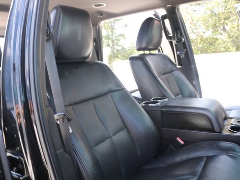 Used 2014 Lincoln Navigator 2WD image 27
