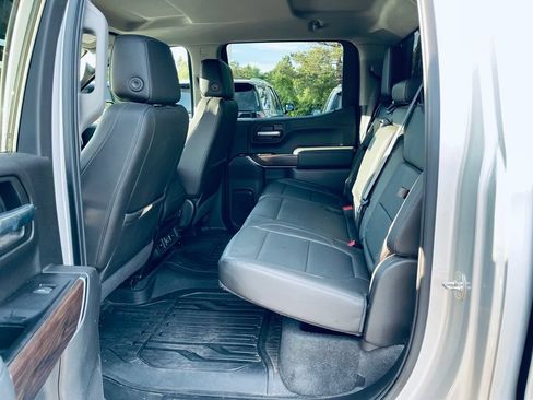 Used 2019 GMC Sierra 1500 SLT w/ Driver Alert Package I AWD/4WD image 19
