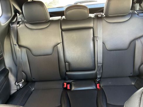 Used 2025 Jeep Compass Trailhawk image 37