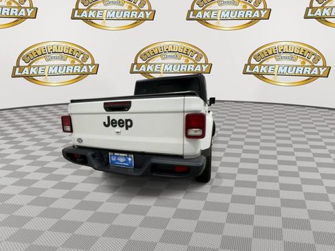 Used 2024 Jeep Gladiator Sport AWD/4WD image 2