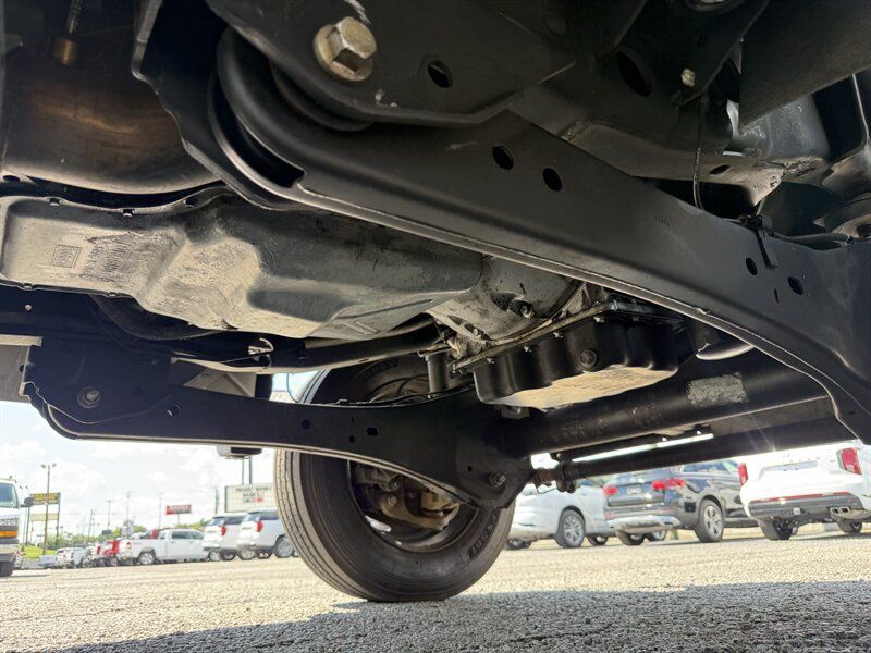Used 2016 Ford F550 2WD Regular Cab Super Duty image 27