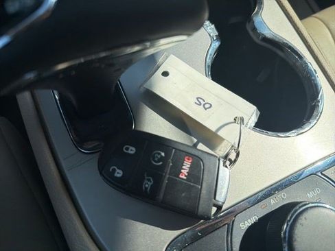 Used 2014 Jeep Grand Cherokee Limited w/ Trailer Tow Group IV AWD/4WD image 35