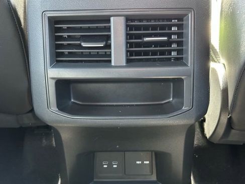 Used 2023 Volkswagen Atlas Cross Sport SE image 32