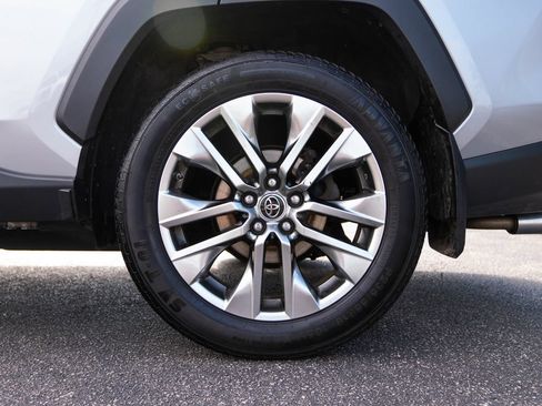 Used 2019 Toyota RAV4 XLE Premium w/ Cold Weather Package AWD/4WD image 13