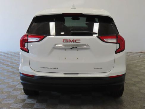 Used 2024 GMC Terrain SLE AWD/4WD image 4
