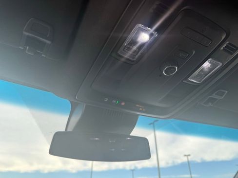 Used 2024 GMC Yukon SLT image 15