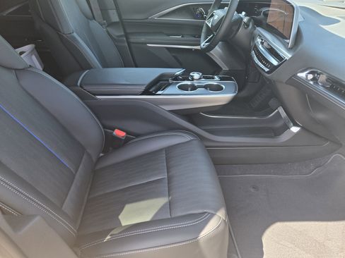 New 2025 Cadillac Lyriq Luxury image 10