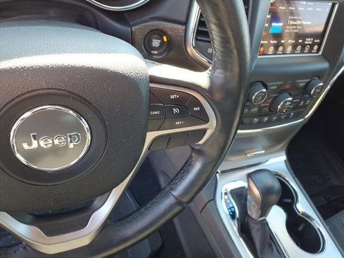 Used 2018 Jeep Grand Cherokee Laredo image 17