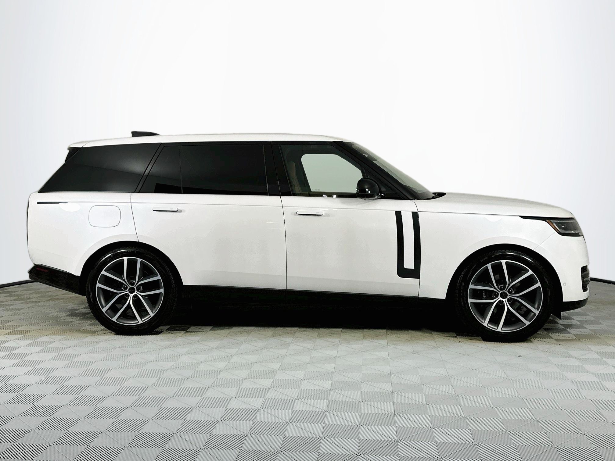 Certified 2026 Land Rover Range Rover Long Wheelbase SE AWD/4WD image 4