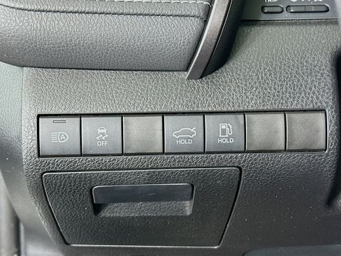 Used 2022 Toyota Camry SE image 16