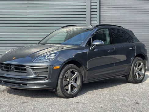 Certified 2023 Porsche Macan image 1
