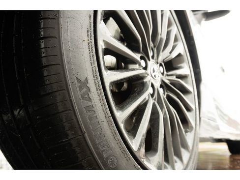 Used 2020 Toyota Avalon XSE image 9