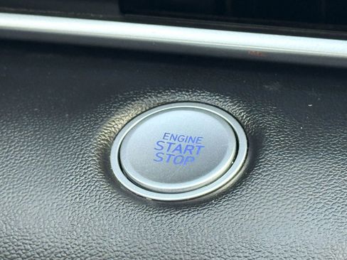 Used 2022 Hyundai Elantra SEL image 21