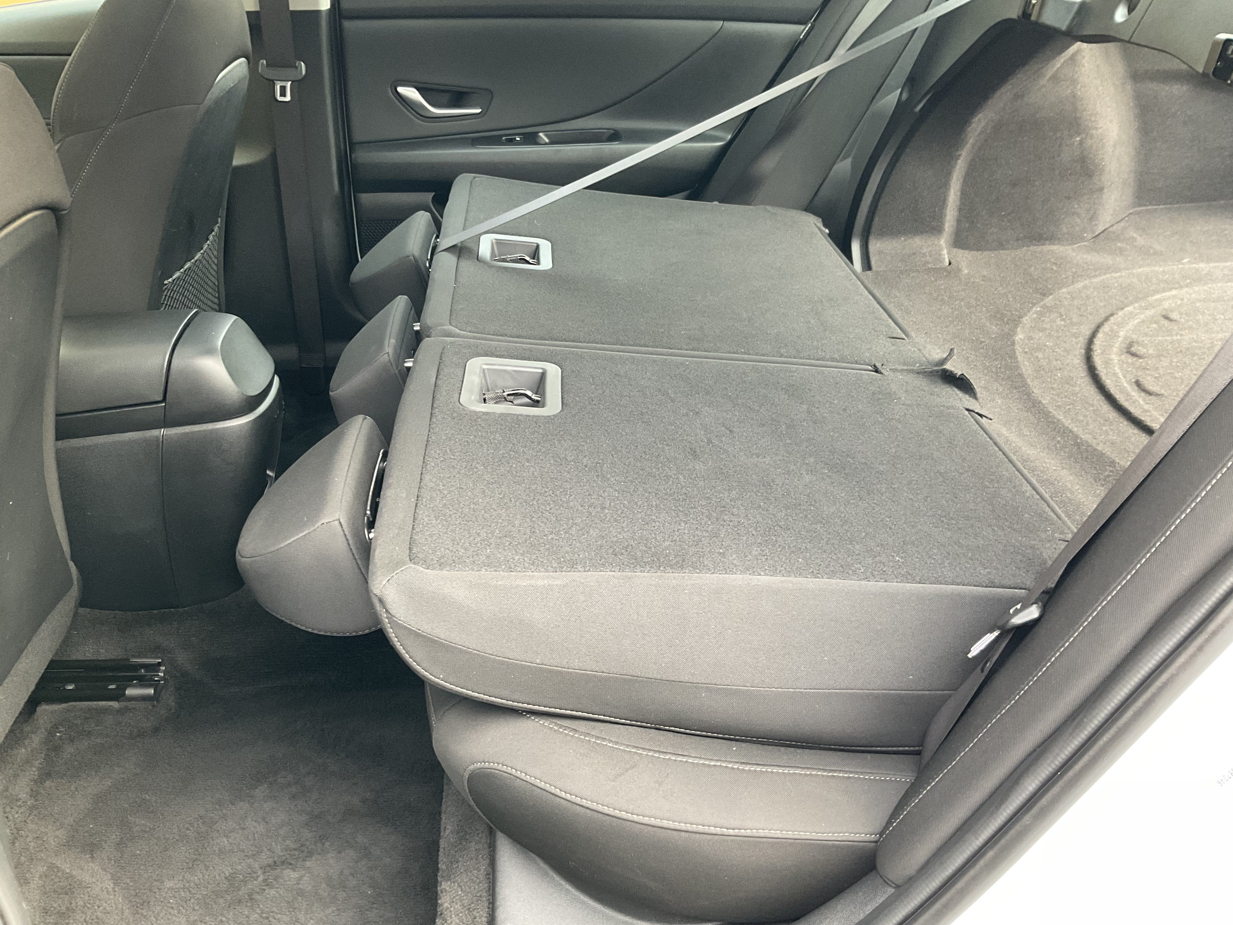 Used 2025 Hyundai Elantra SEL FWD image 40