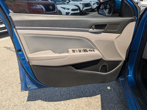 Used 2017 Hyundai Elantra SE FWD image 14
