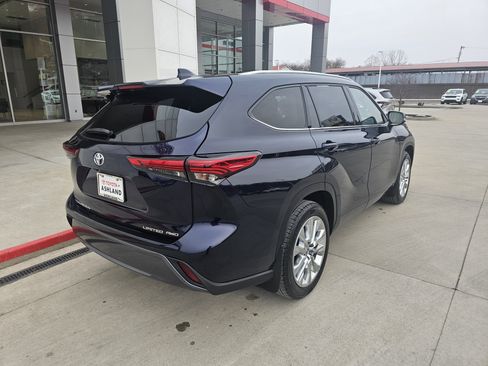 Used 2021 Toyota Highlander Limited image 4