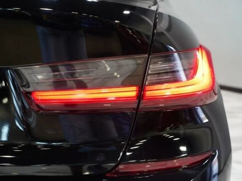 Used 2019 BMW 330i Sedan w/ Convenience Package RWD image 15