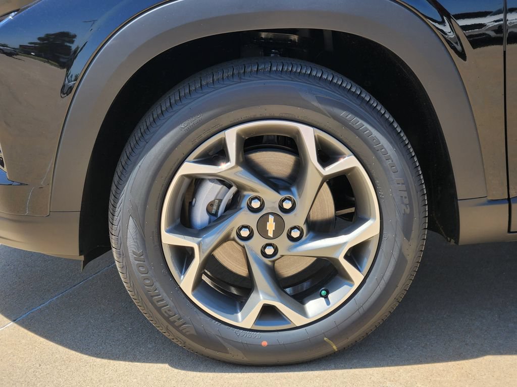 New 2026 Chevrolet Trax LT w/ LT Convenience Package FWD image 8