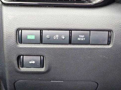 Certified 2022 Nissan Sentra SR w/ Electronics Package image 18