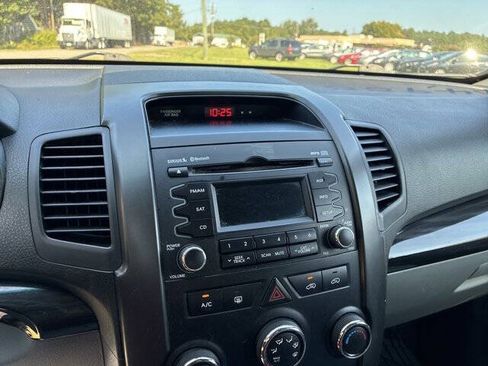 Used 2012 Kia Sorento LX w/ Convenience Pkg FWD image 19