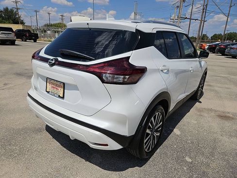Used 2022 Nissan Kicks SV FWD image 7