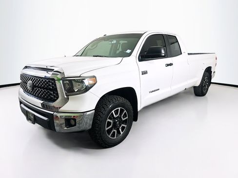 Used 2018 Toyota Tundra SR5 w/ SR5 Upgrade Package image 3