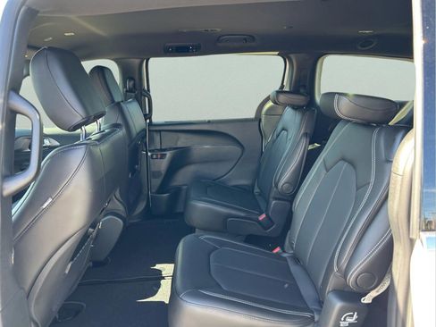New 2026 Chrysler Pacifica Select image 25