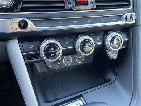 Used 2023 Genesis G70 2.0T image 27