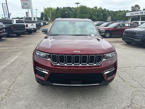 Used 2025 Jeep Grand Cherokee Limited AWD/4WD image 2