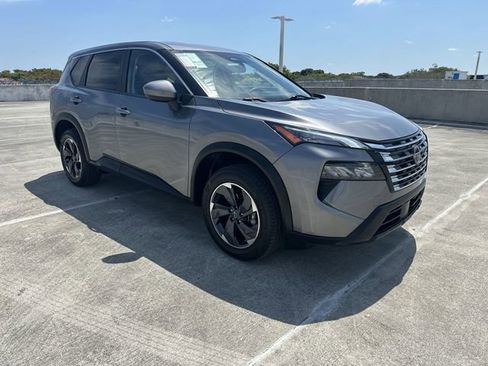 Used 2024 Nissan Rogue SV image 32