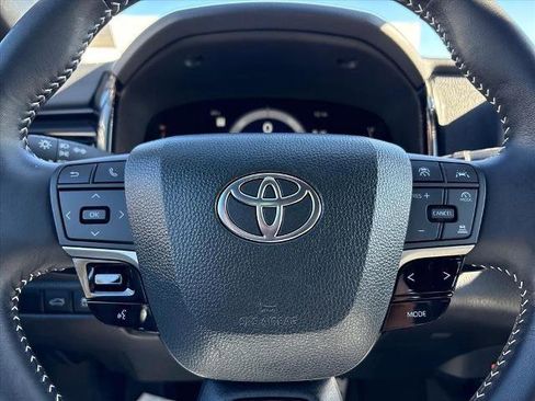 Used 2025 Toyota Camry SE image 16