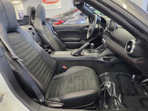 Used 2017 FIAT 124 Spider Abarth RWD image 14