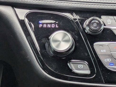 New 2027 Chrysler Pacifica Select FWD image 21