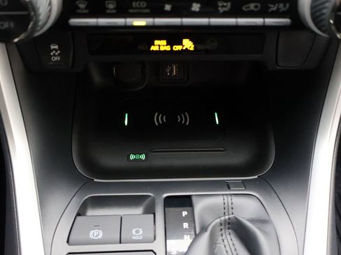 Used 2025 Toyota RAV4 XLE image 33