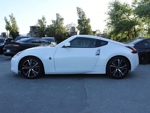 Used 2018 Nissan 370Z Coupe RWD image 5