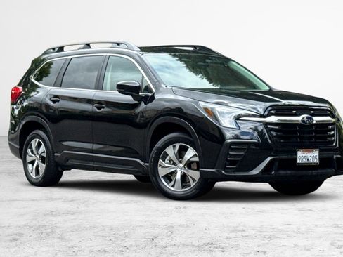 Used 2025 Subaru Ascent Premium AWD/4WD image 2